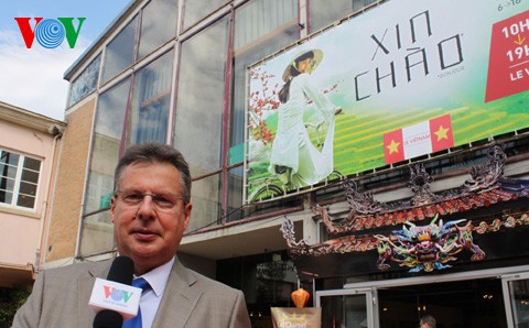 Le Premier Ministre français inaugure le stand du Vietnam à la foire européenne de Strasbourg - ảnh 2